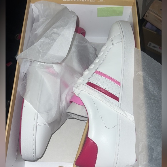 NWB MICHAEL Michael Kors Irving WHITE/ NEON PINK LEATHER size 10 new in box - Picture 2 of 12